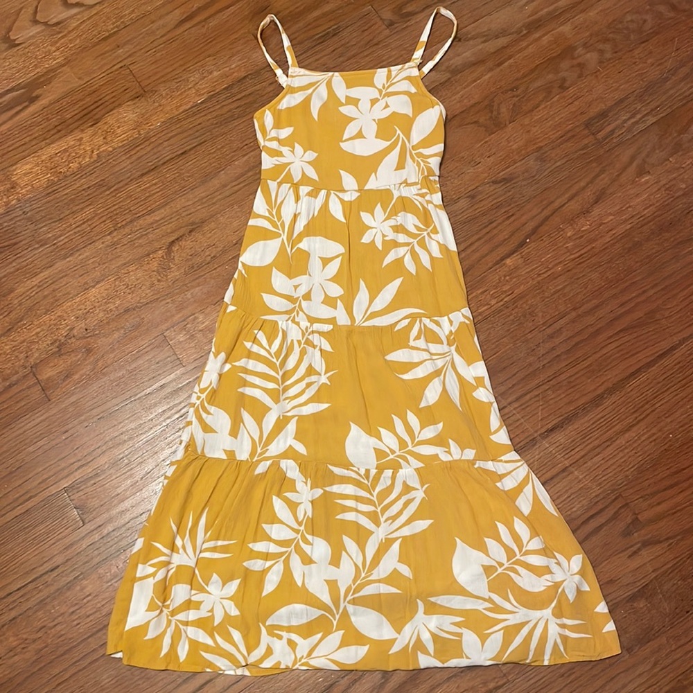 Yellow and white sundress. From old navy, M / Size 8 (in kids).